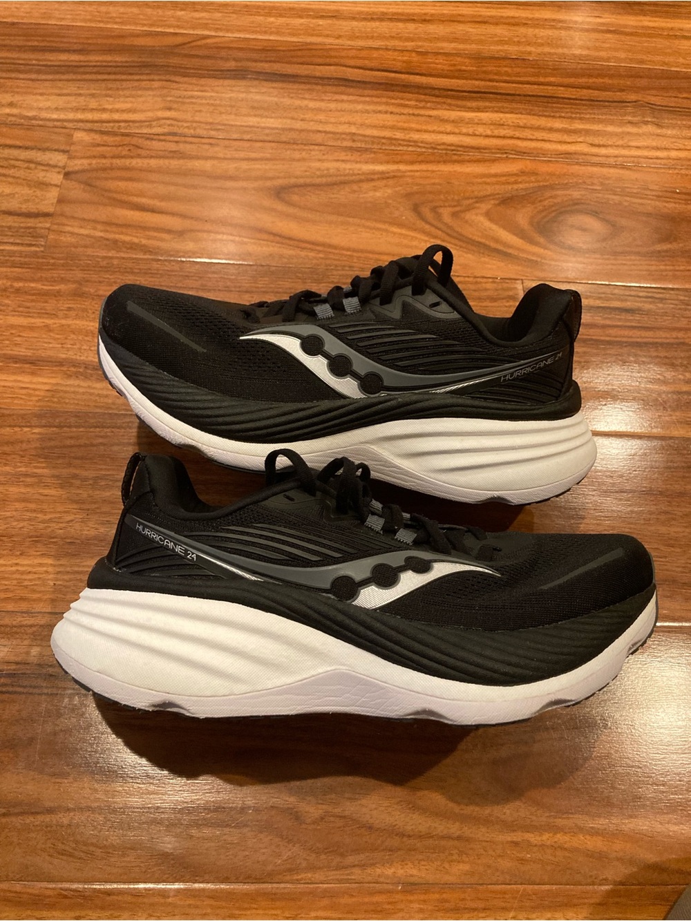 Saucony Hurricane 24 Shoes Womens Size 9 Black Running Sneakers S10933-100